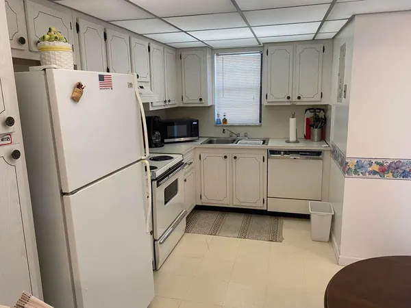 $1,850 | 2420 DC Country Club Boulevard, Unit 302D, Deerfield Beach, FL 33442