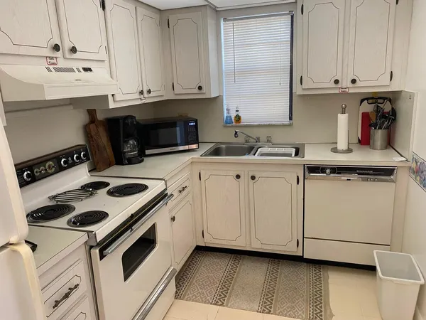$1,850 | 2420 DC Country Club Boulevard, Unit 302D, Deerfield Beach, FL 33442