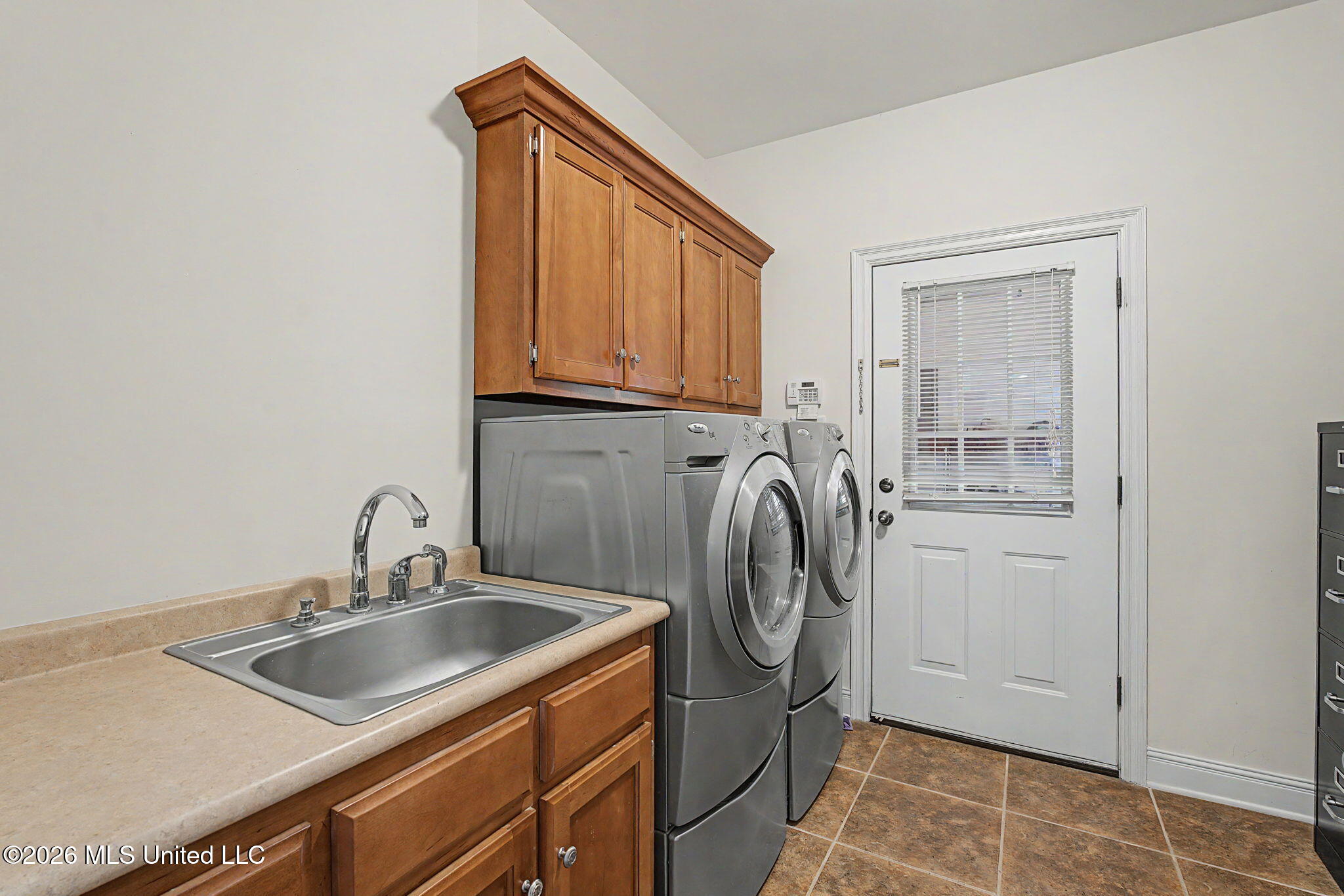 704 Shadow View Drive Hernando, MS 38632 - Photo 21 of 49 Laundry/Utility room!