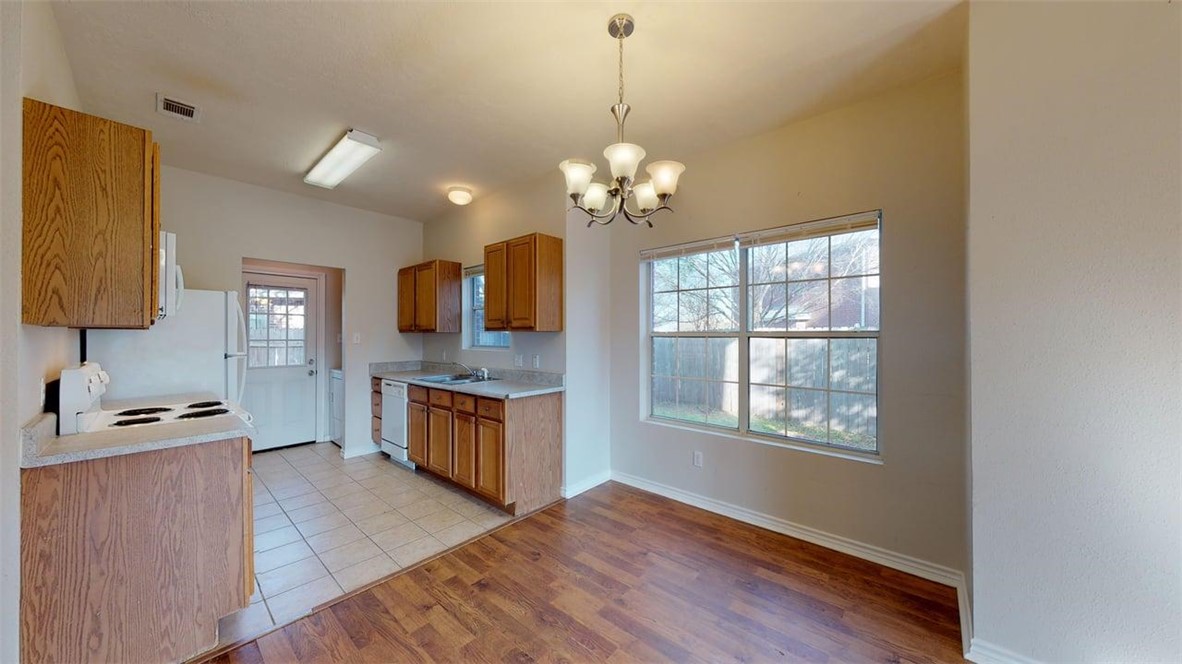 1500 Maglothin Court Bryan, TX 77802 - Photo 11 of 35