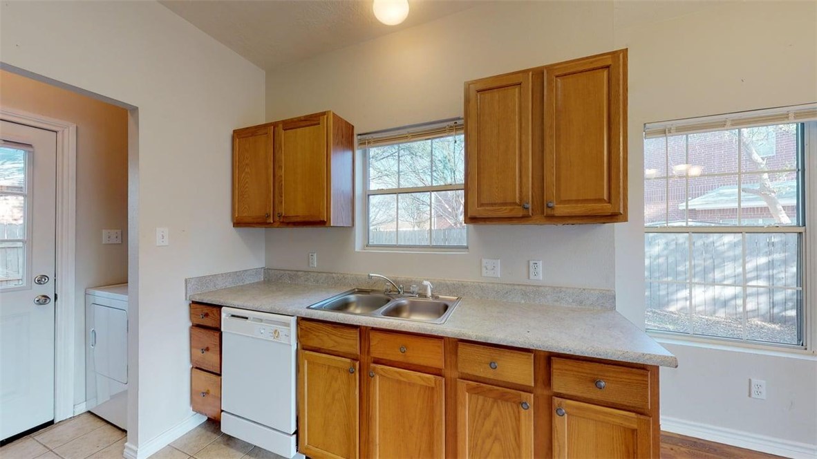 1500 Maglothin Court Bryan, TX 77802 - Photo 7 of 35