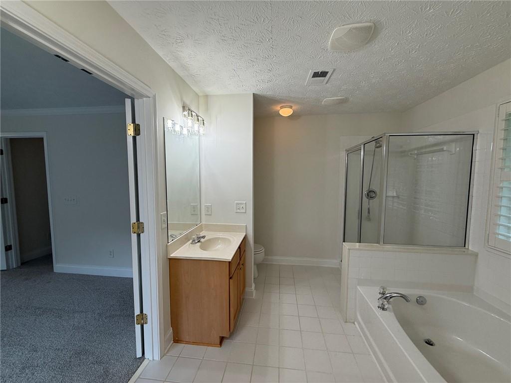 2966 Fairton Trail Lithonia, GA 30038 - Photo 19 of 28 a bathroom with a tub a sink and mirror