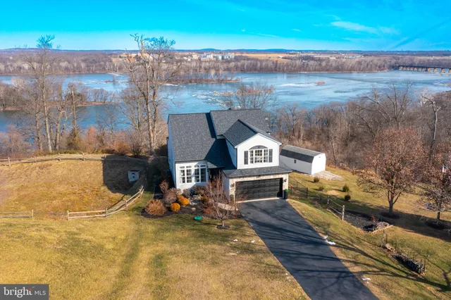 $419,900 | 505 North Burberry Lane, Mount Wolf, PA 17347