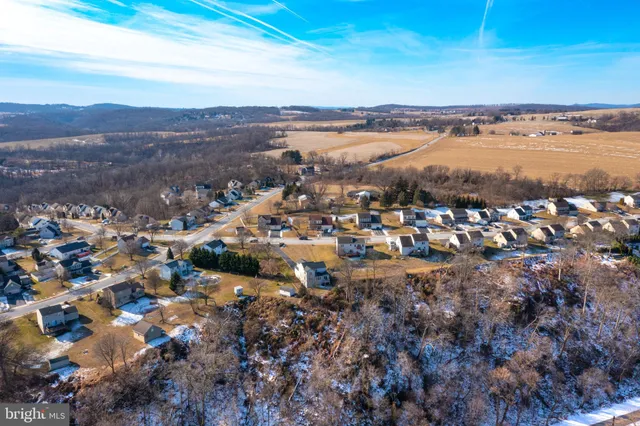 $419,900 | 505 North Burberry Lane, Mount Wolf, PA 17347