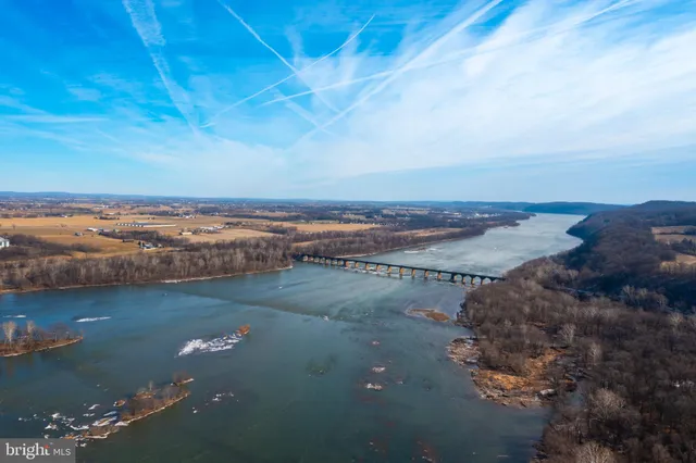 $419,900 | 505 North Burberry Lane, Mount Wolf, PA 17347