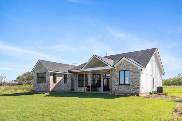 $449,900 | 7702 Feather Bay Drive, Brownwood, TX 76801