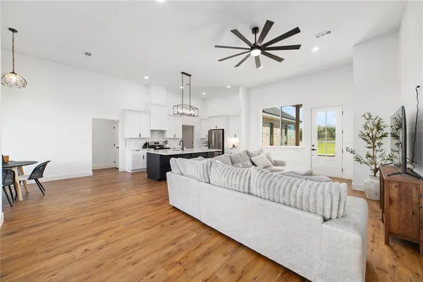 $449,900 | 7702 Feather Bay Drive, Brownwood, TX 76801