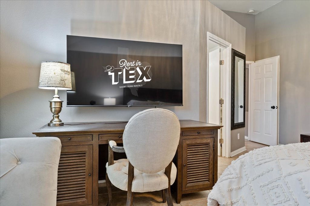 1505 Laurel Oak Loop Round Rock, TX 78665 - Photo 23 of 40 a living room with furniture and a wooden floor