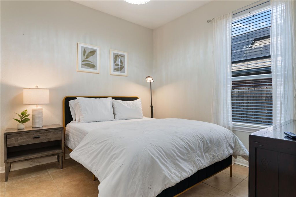 1505 Laurel Oak Loop Round Rock, TX 78665 - Photo 35 of 40 a bedroom with a bed and a night stand