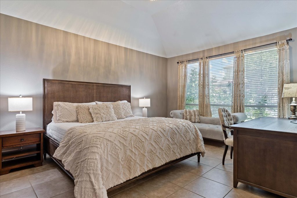 1505 Laurel Oak Loop Round Rock, TX 78665 - Photo 5 of 40 a bedroom with a bed and a night stand