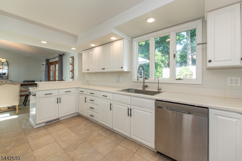 27 Mountain Road Rockaway, NJ 07866 - Photo 10 of 32