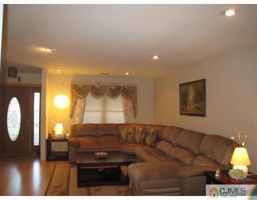 39 Woodbury Road Edison, NJ 08820 - Photo 2 of 10 Gallery Image 2