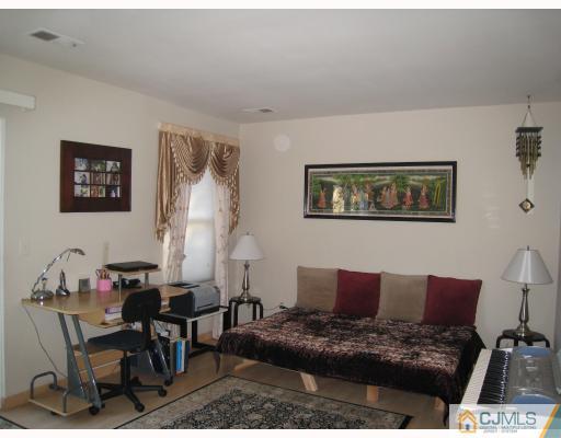 39 Woodbury Road Edison, NJ 08820 - Photo 3 of 10 Gallery Image 3
