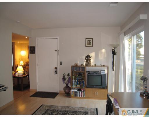 39 Woodbury Road Edison, NJ 08820 - Photo 4 of 10 Gallery Image 4