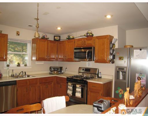 39 Woodbury Road Edison, NJ 08820 - Photo 5 of 10 Gallery Image 5
