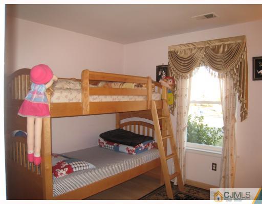 39 Woodbury Road Edison, NJ 08820 - Photo 7 of 10 Gallery Image 7