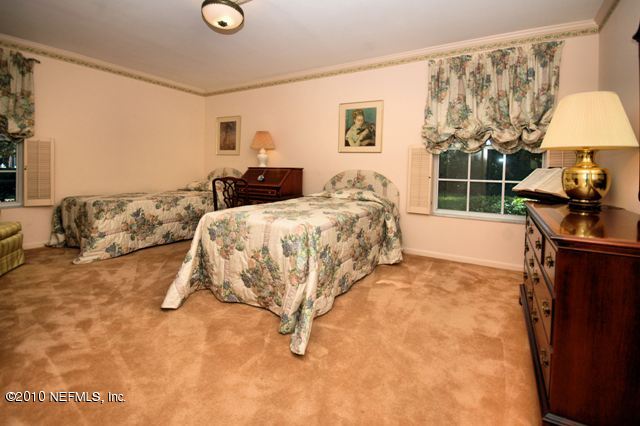 8184 Hollyridge Road Jacksonville, FL 32256 - Photo 13 of 18 Guest Room