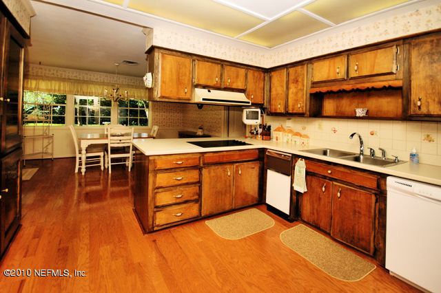 8184 Hollyridge Road Jacksonville, FL 32256 - Photo 4 of 18 Kitchen