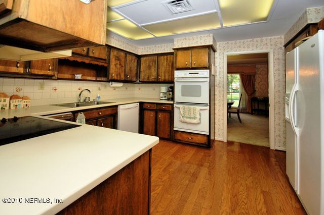 8184 Hollyridge Road Jacksonville, FL 32256 - Photo 5 of 18 Kitchen 2