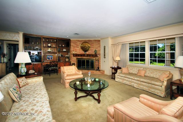 8184 Hollyridge Road Jacksonville, FL 32256 - Photo 8 of 18 Family Room