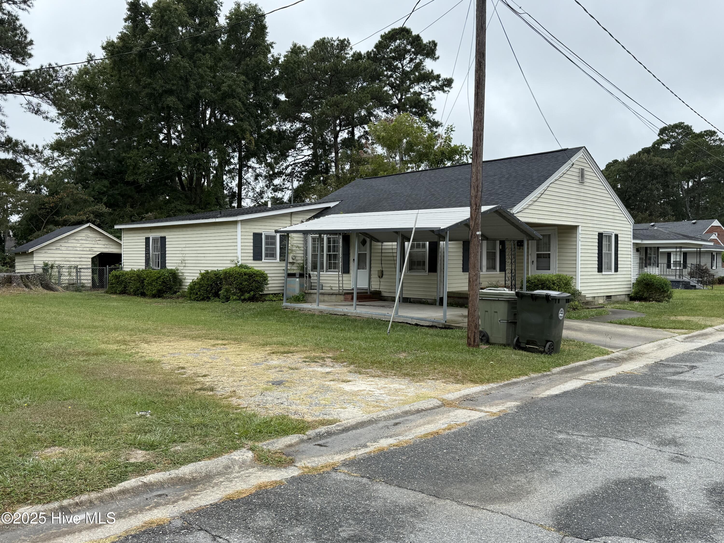 513 Steele Street Mount Olive, NC 28365 - Photo 2 of 31 IMG_3881