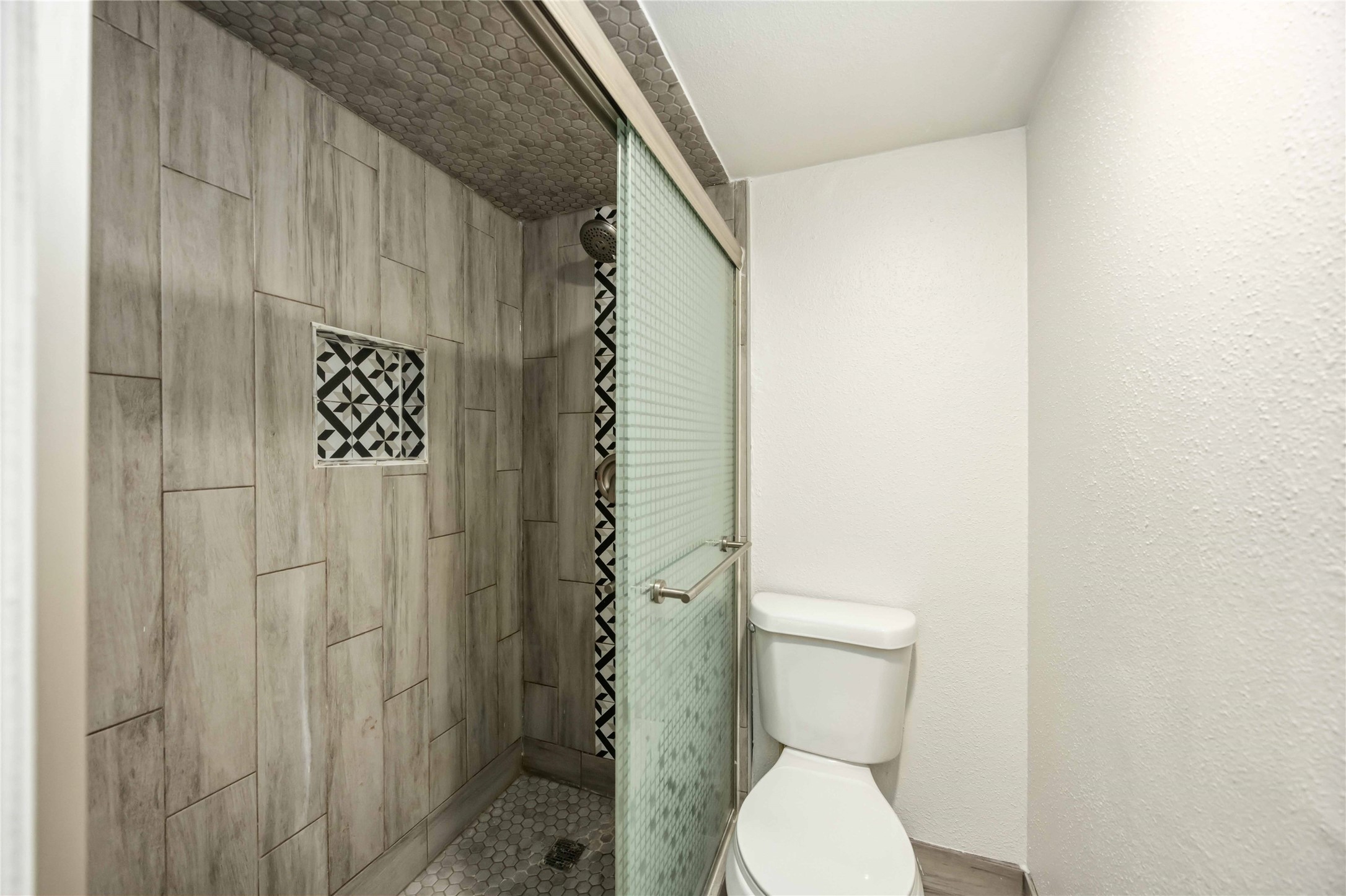 2100 Tanglewilde Street, Unit 531 Houston, TX 77063 - Photo 14 of 25 a white toilet sitting next to a shower curtain