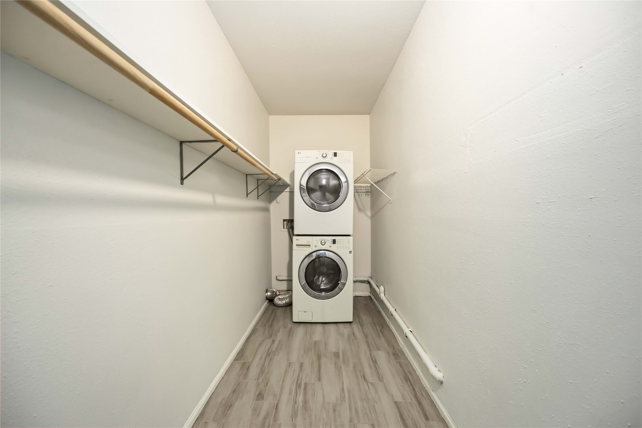 2100 Tanglewilde Street, Unit 531 Houston, TX 77063 - Photo 15 of 25 a view of washer and dryer