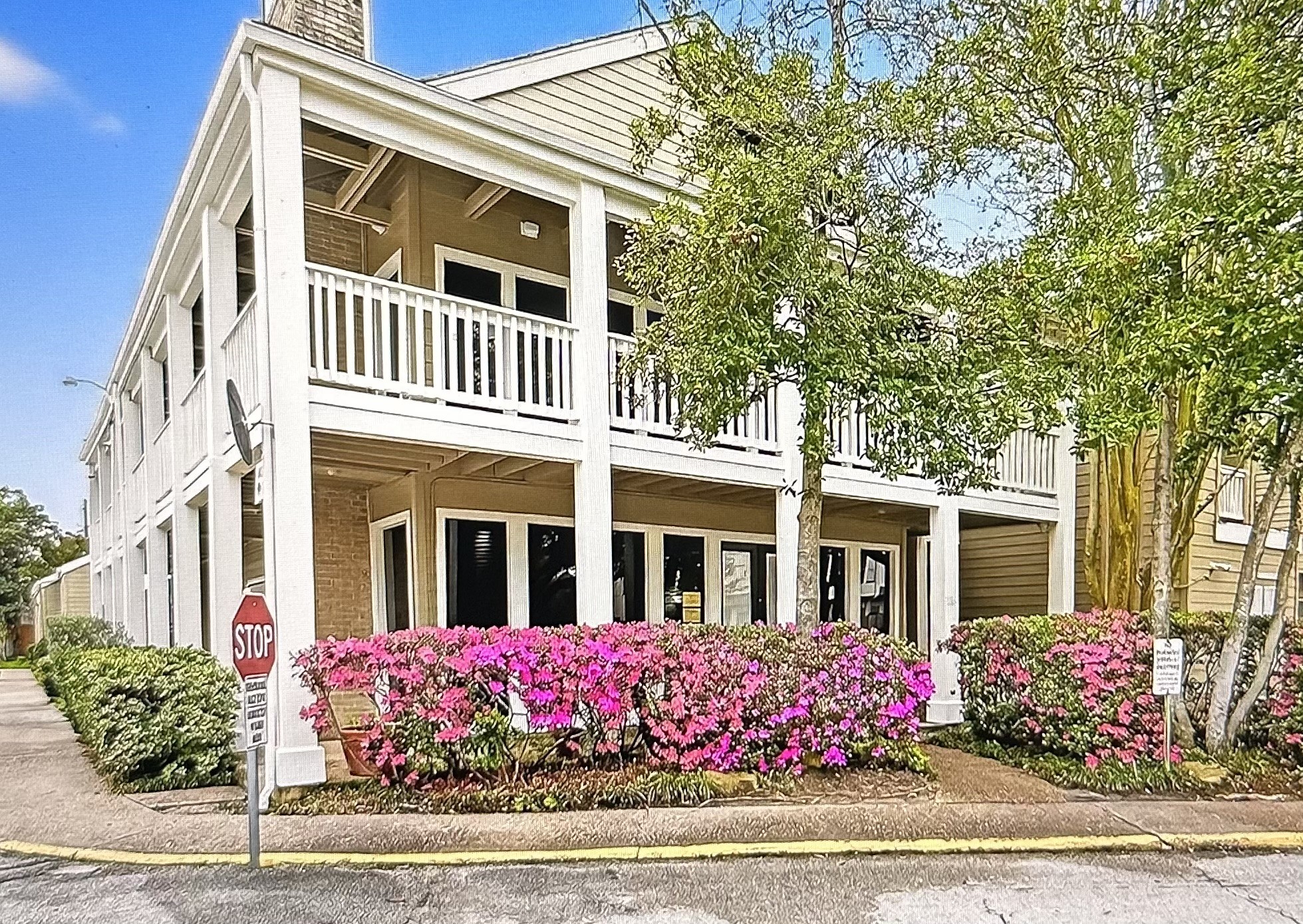 2100 Tanglewilde Street, Unit 531 Houston, TX 77063 - Photo 20 of 25 a front view of a multi story residential apartment building