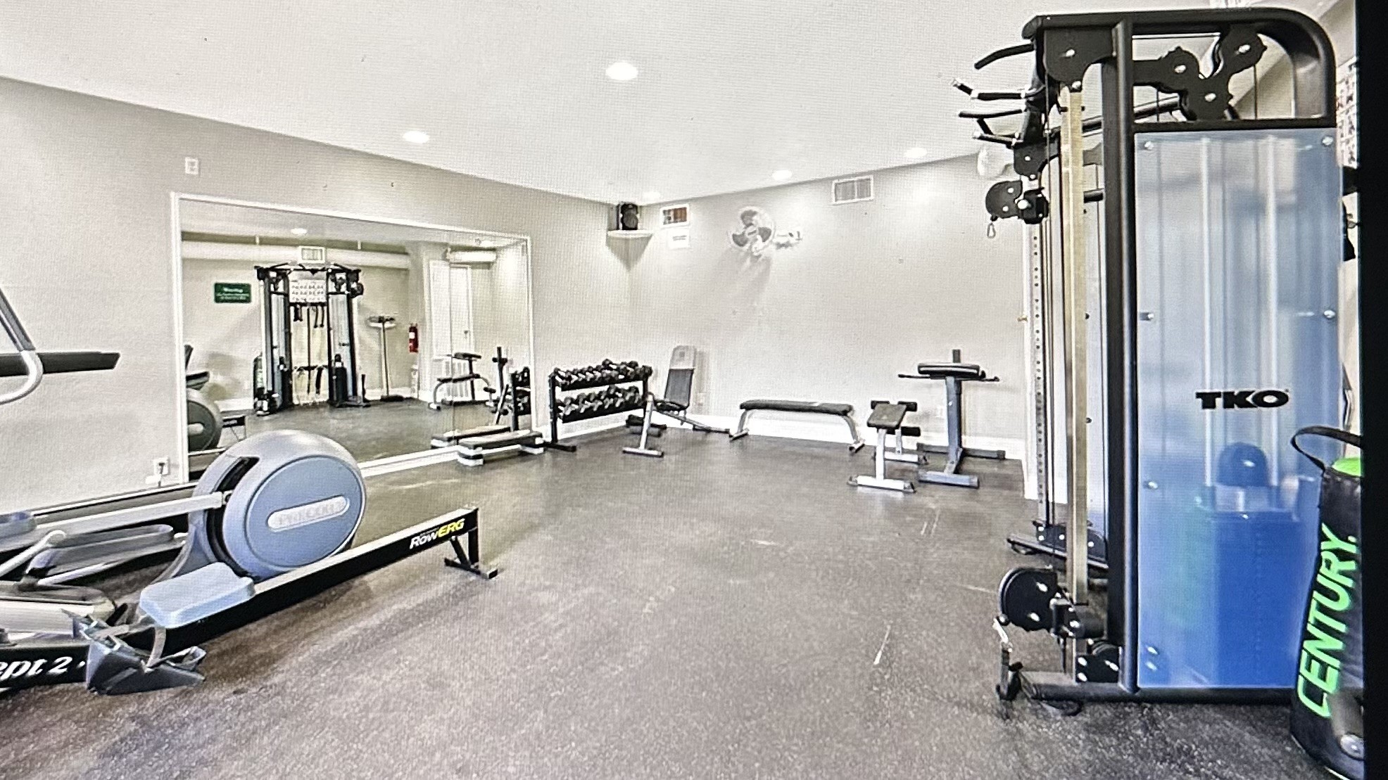 2100 Tanglewilde Street, Unit 531 Houston, TX 77063 - Photo 24 of 25 a view of a room with gym equipment