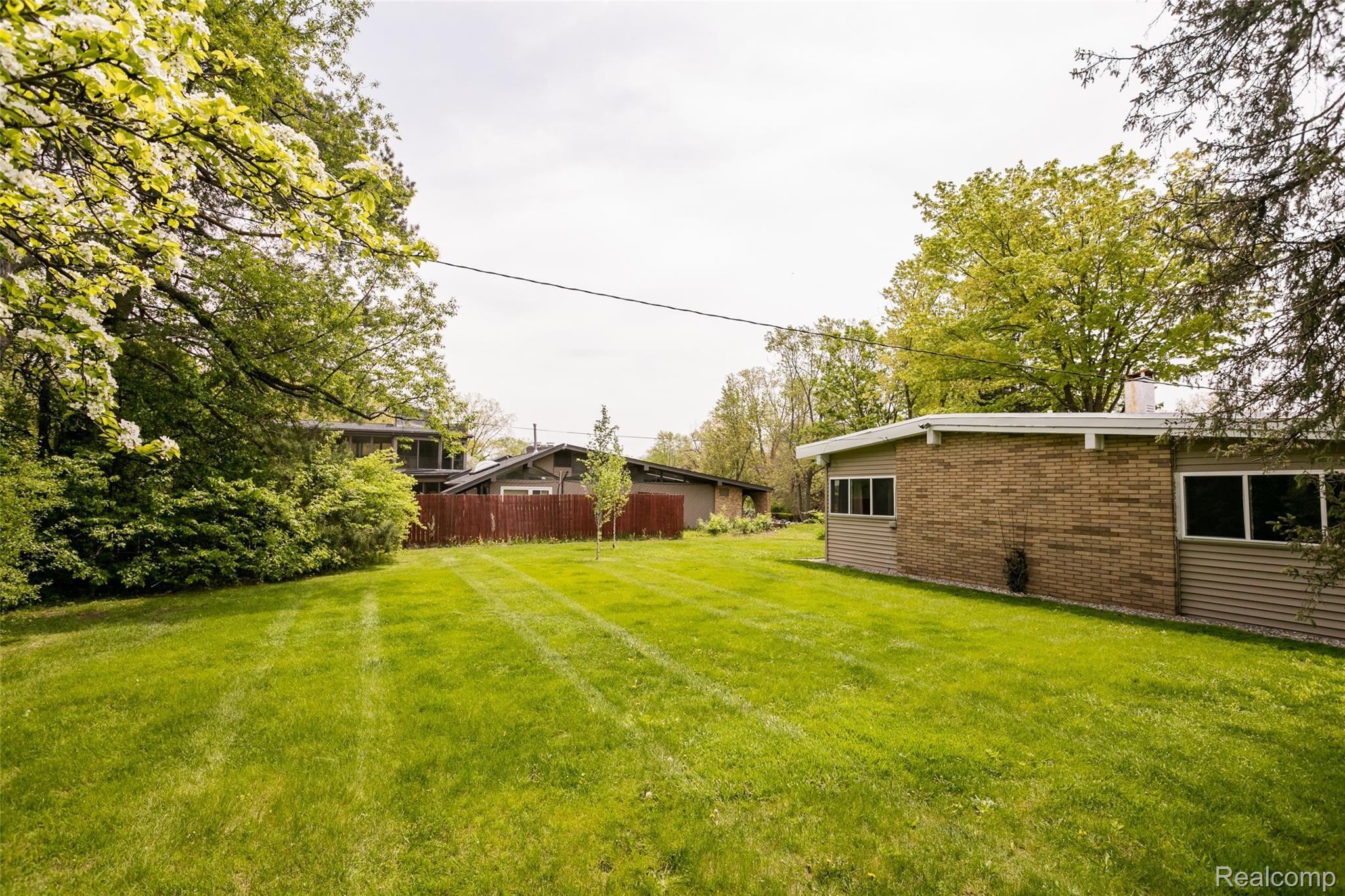 29644 Highmeadow Road Farmington, MI 48334 - Photo 28 of 28 Huge Backyard