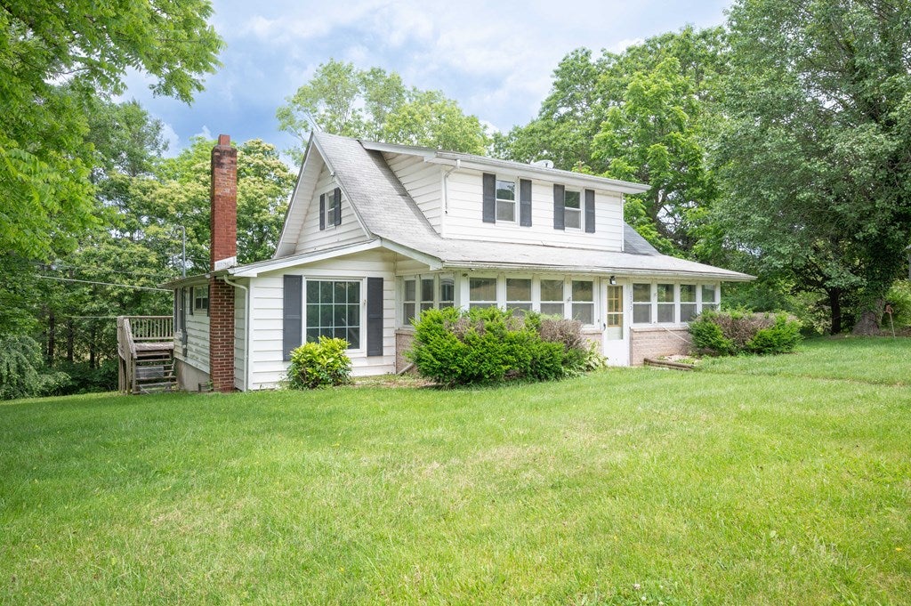1720 West Ridge Road Wytheville, VA 24382 - Photo 5 of 70 Gallery Image 5