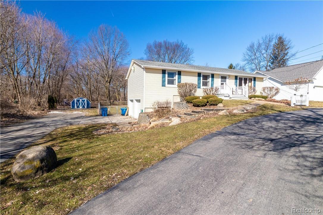 112 Ripley Road Linden, MI 48451 - Photo 3 of 40 20190323_112_Ripley_Rd_003.jpg