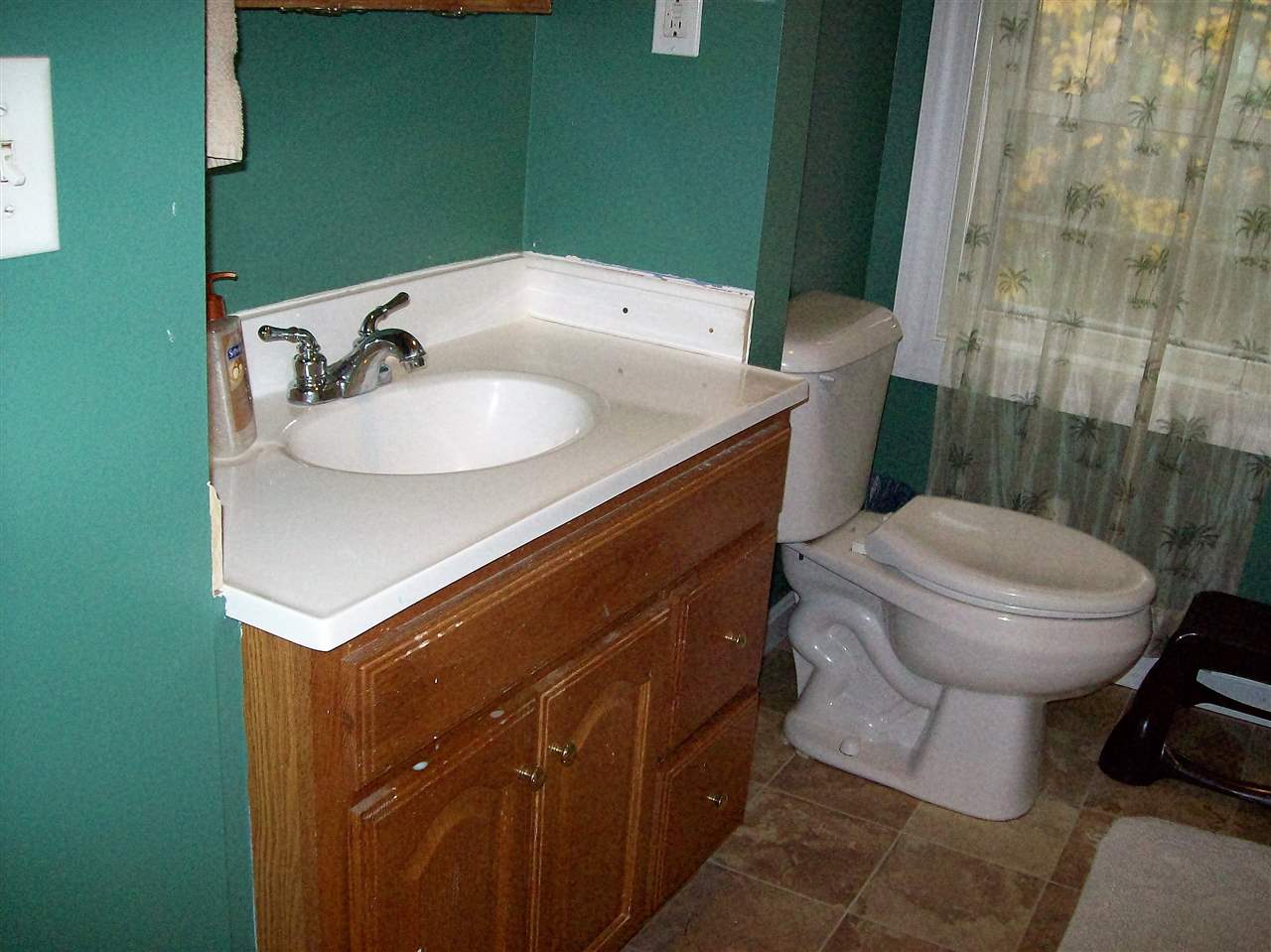10 Roderick Circle Nashua, NH 03062 - Photo 8 of 25 Gallery Image 8