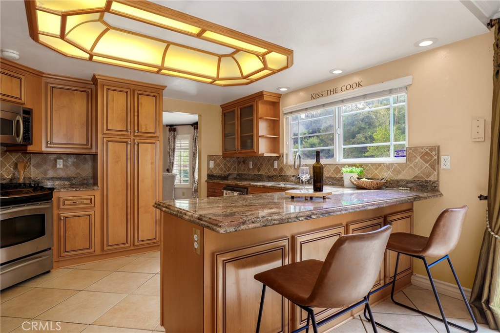 24340 Sylvan Glen Road Diamond Bar, CA 91765 - Photo 7 of 39