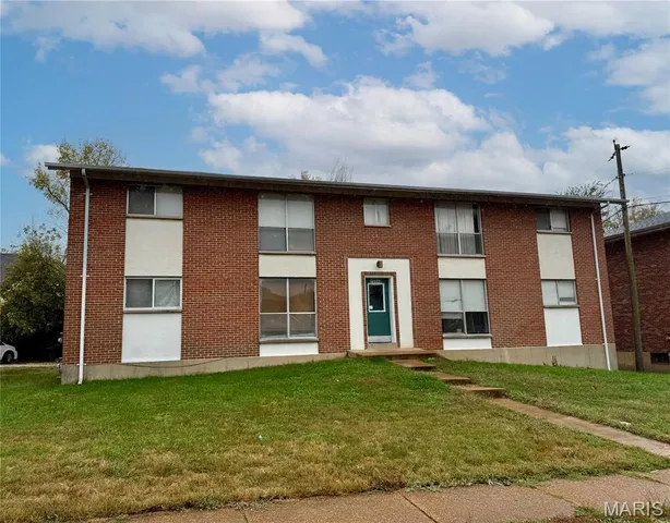 $406,000 | 10940 Margatehall Drive, Unit 14, Bridgeton, MO 63044