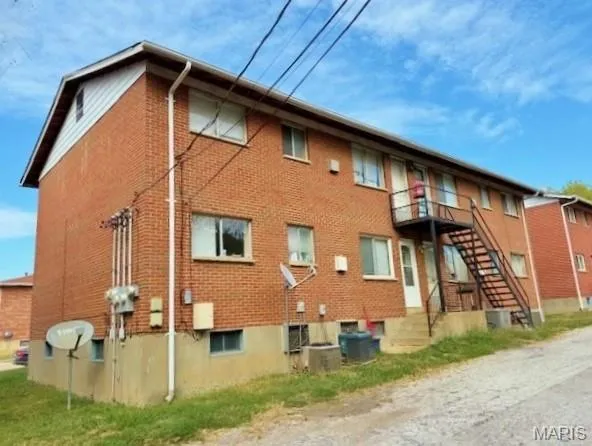 $406,000 | 10940 Margatehall Drive, Unit 14, Bridgeton, MO 63044