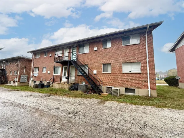 $406,000 | 10940 Margatehall Drive, Unit 14, Bridgeton, MO 63044