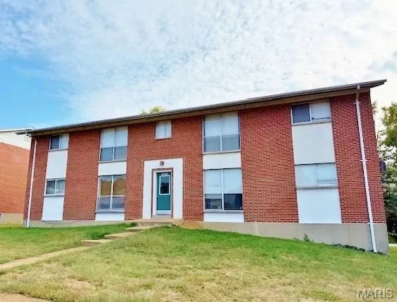 $406,000 | 10940 Margatehall Drive, Unit 14, Bridgeton, MO 63044