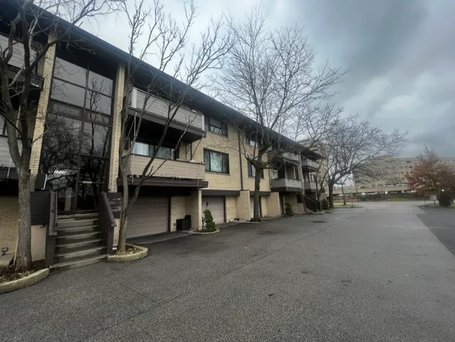 $2,900 | 1710 Dempster Street, Unit A, Park Ridge, IL 60068