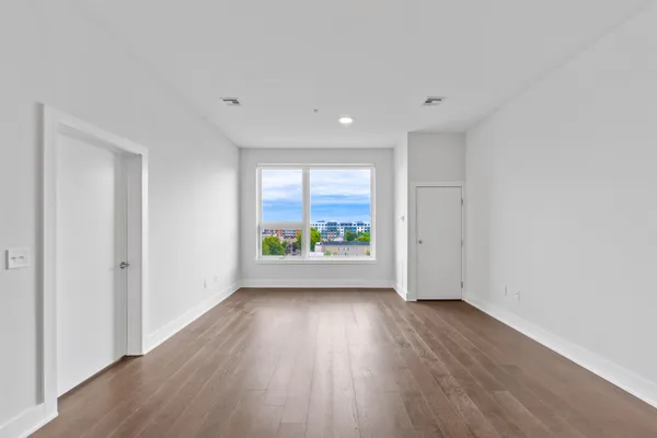 $2,593 | 250 Ave East, Unit 312, Bayonne, NJ 07002