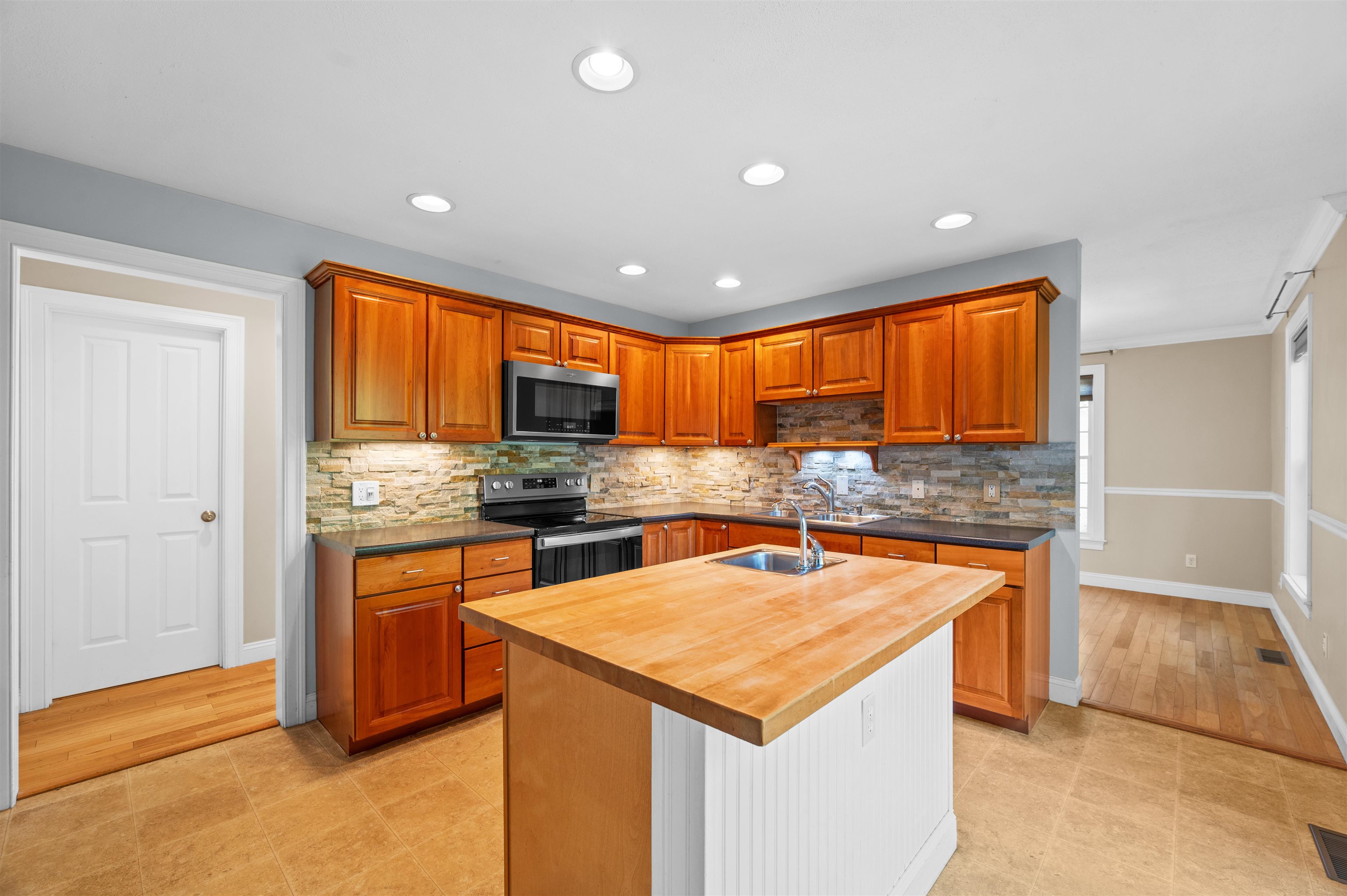 35 Gatchell Way, Unit B Epping, NH 03042 - Photo 16 of 51