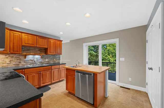 $485,000 | 35 Gatchell Way, Unit B, Epping, NH 03042