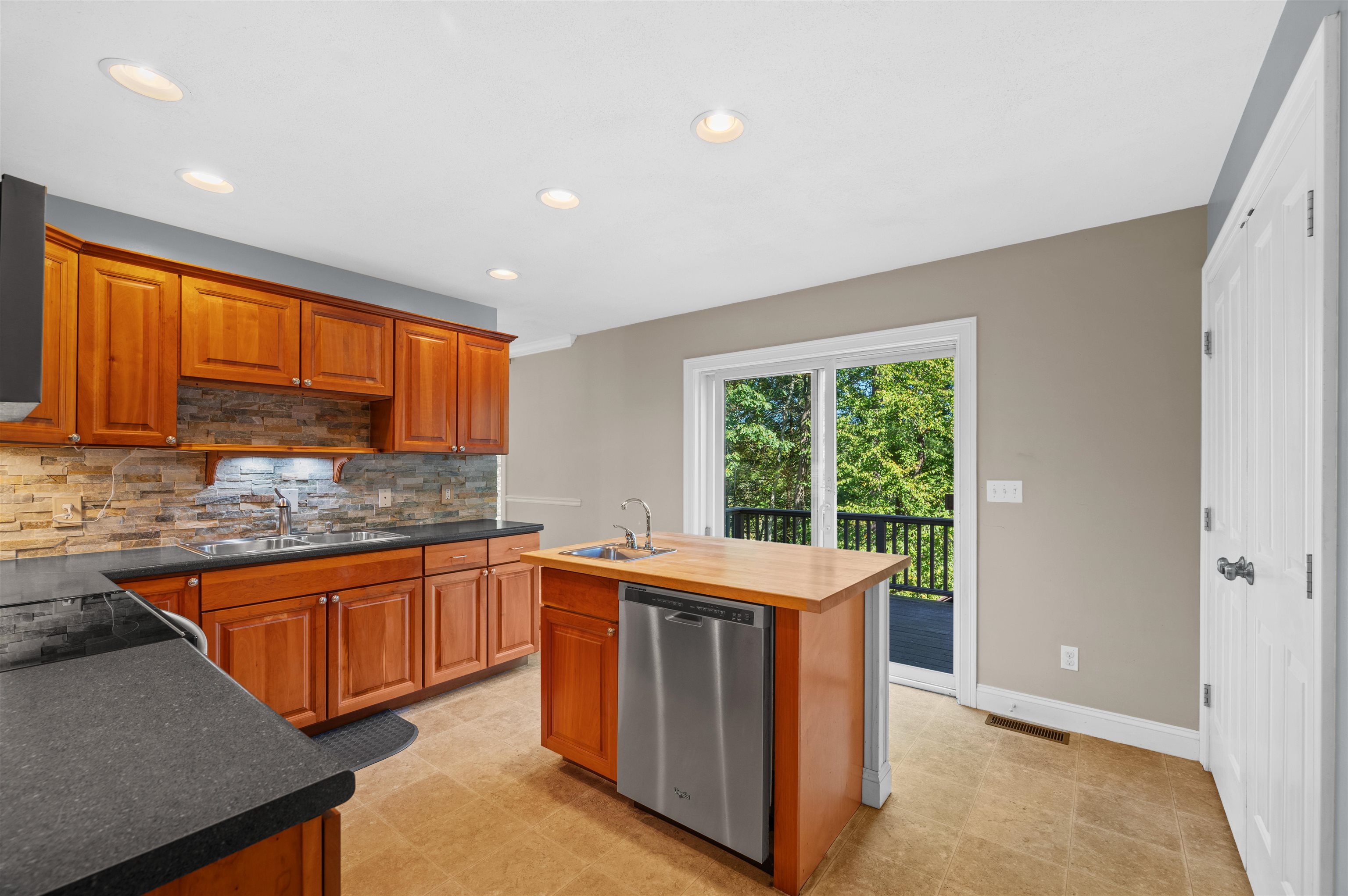 35 Gatchell Way, Unit B Epping, NH 03042 - Photo 17 of 51