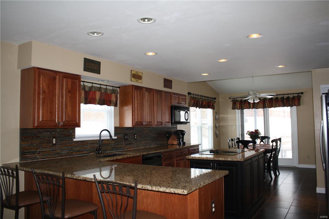 604 Highland Glen Drive Ballwin, MO 63021 - Photo 3 of 25