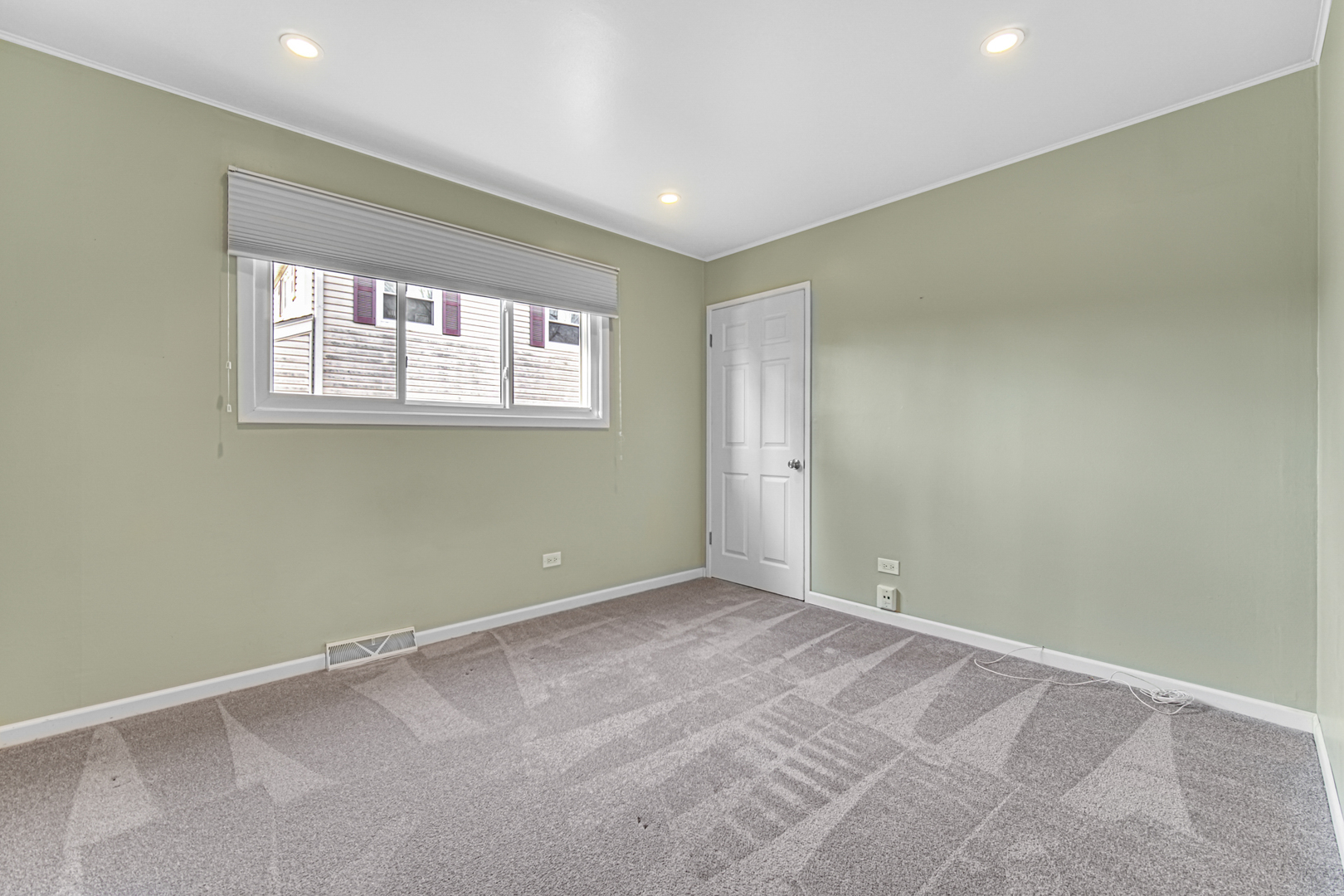 2109 Robin Lane Rolling Meadows, IL 60008 - Photo 17 of 21 an empty room with a window