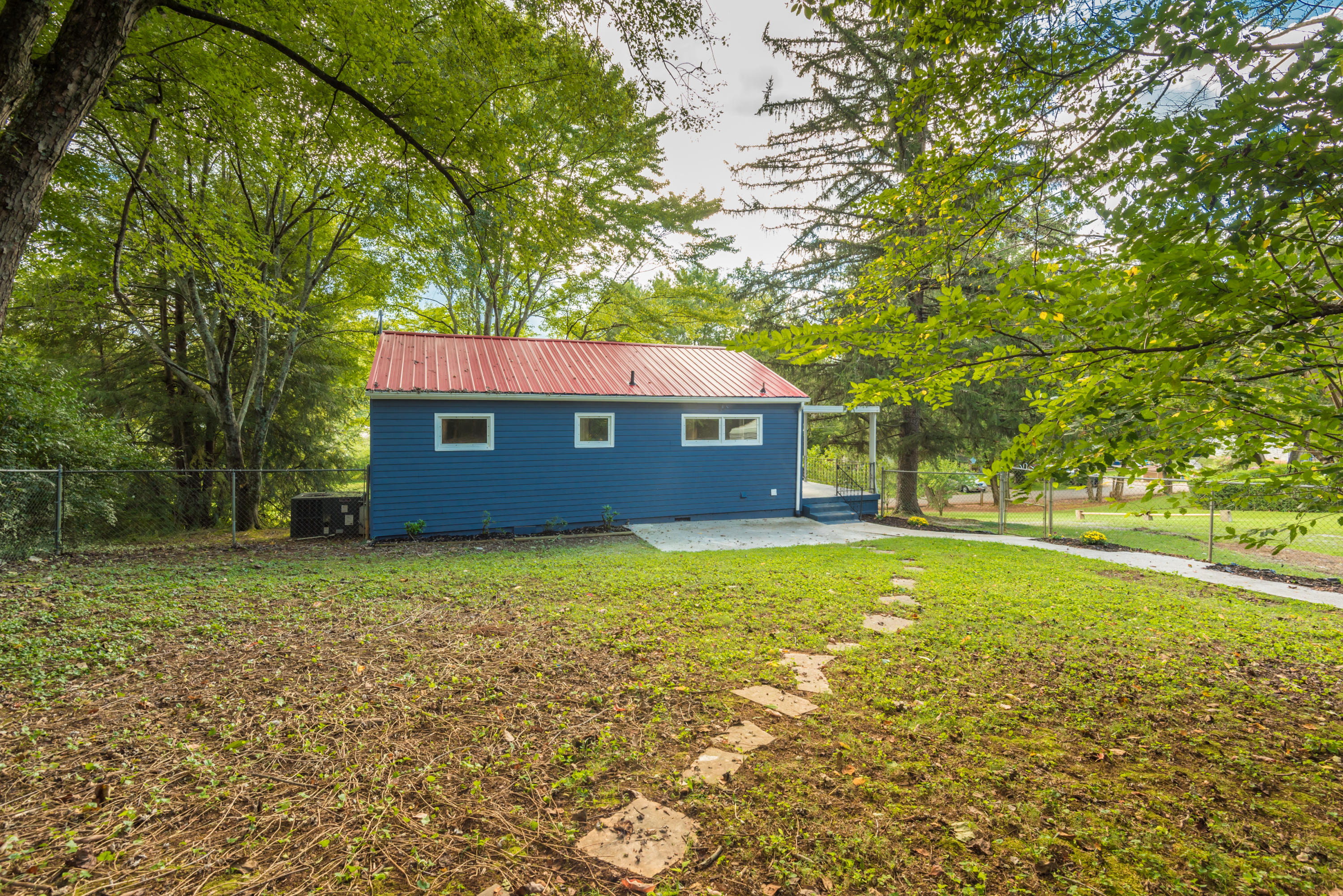 2224 Sandusky Road Knoxville, TN 37912 - Photo 5 of 28 2224SanduskyRd-20
