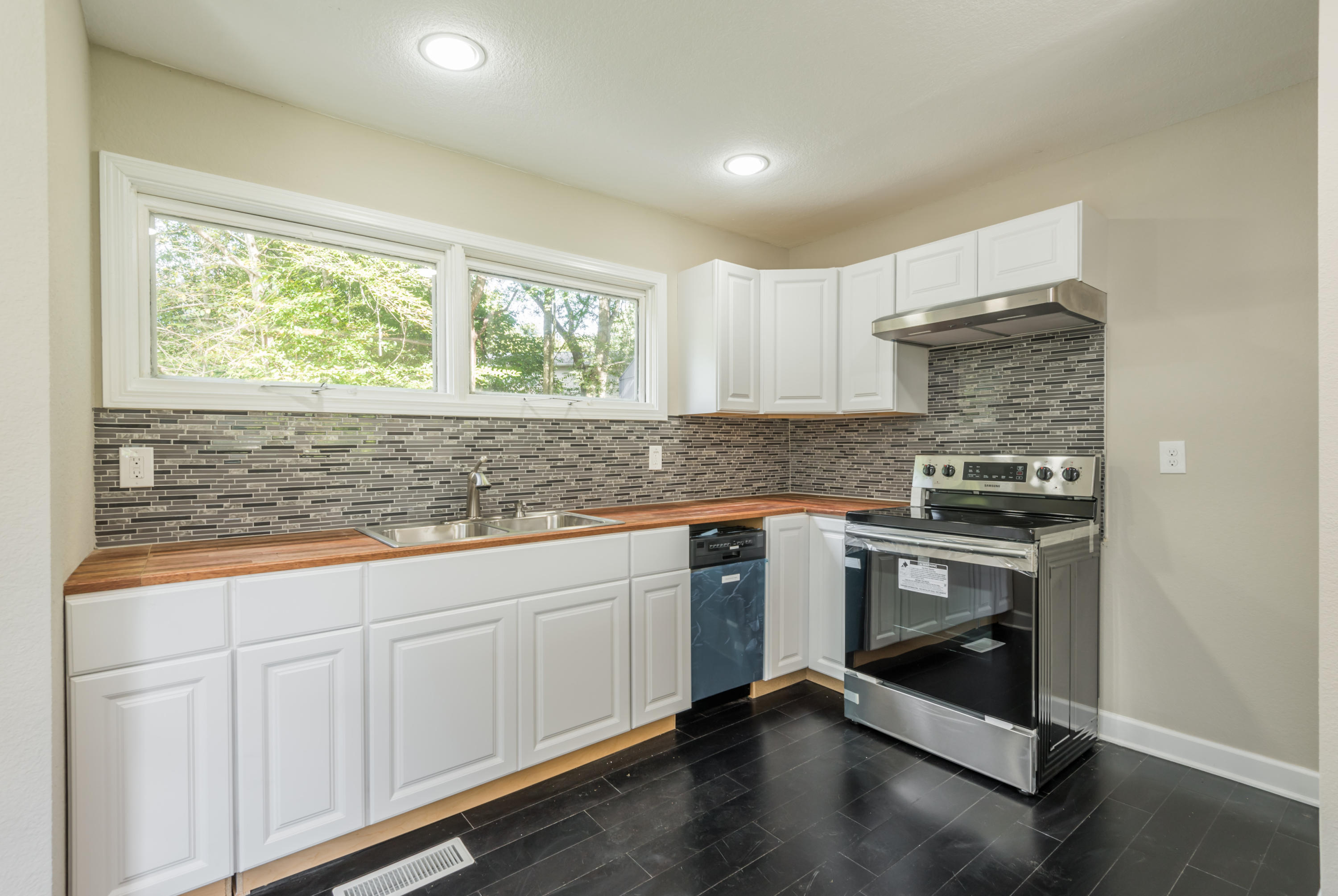 2224 Sandusky Road Knoxville, TN 37912 - Photo 9 of 28 2224SanduskyRd-7