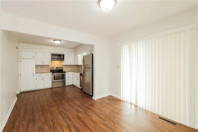 $2,075 | 2808 Southeast 2nd Street, Blue Springs, MO 64014