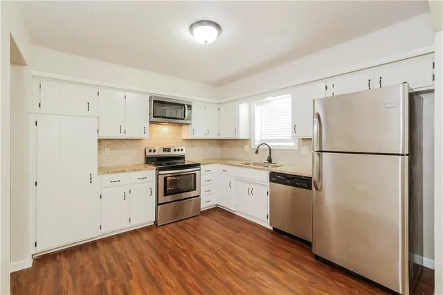 $2,075 | 2808 Southeast 2nd Street, Blue Springs, MO 64014