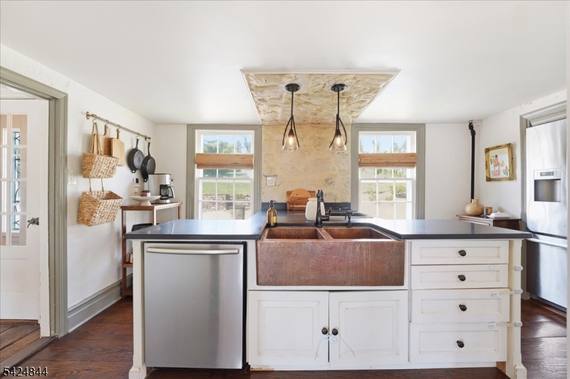 2020 Washington Valley Road Bridgewater, NJ 08836 - Photo 8 of 46